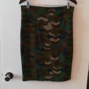 Lularoe Cassie pencil skirt. Camo pattern L